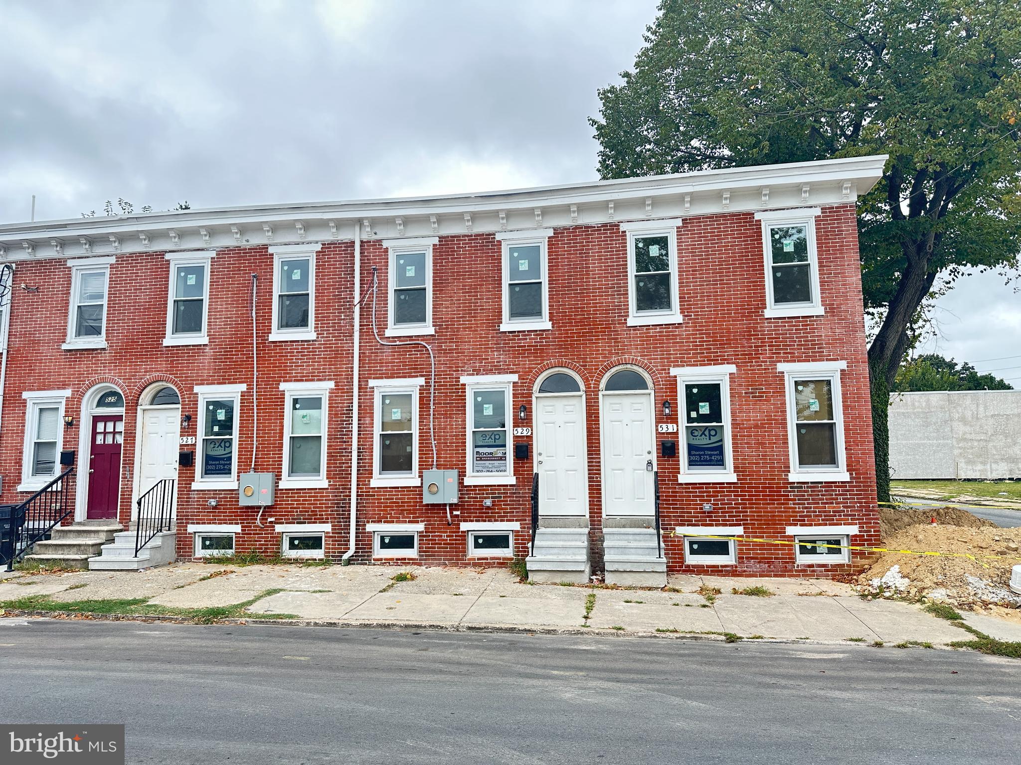 527 East 8th Street Wilmington, DE 19801 - Photo 4 of 4 a front view of residential houses with street
