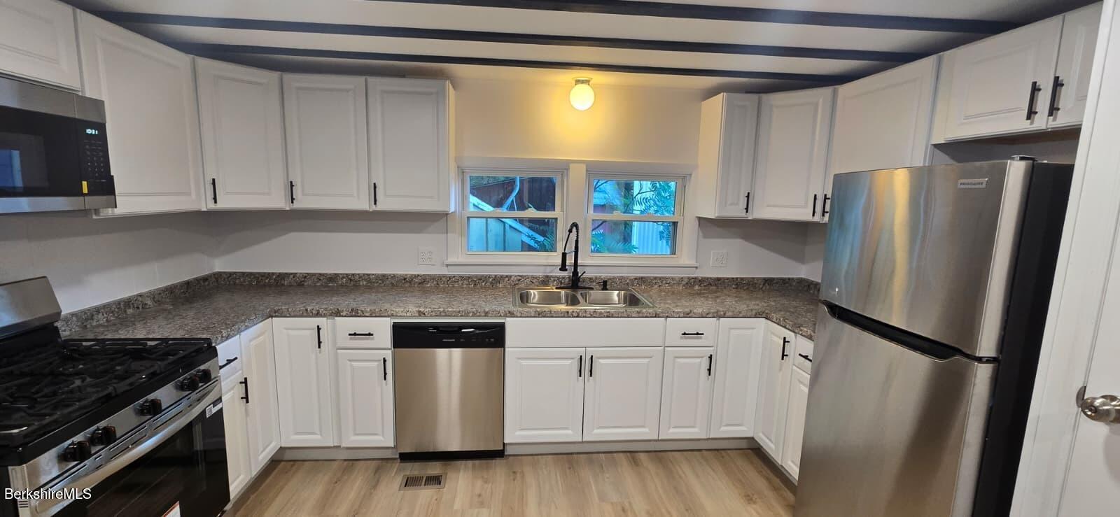 7 Ash Lane Pittsfield, MA 01201 - Photo 3 of 14 03_Kitchen