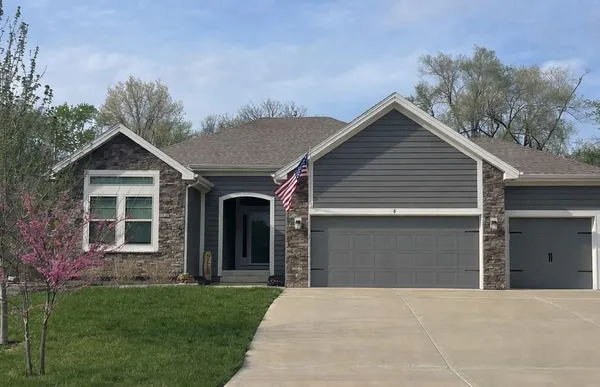 $395,000 | 8 Northeast 102nd Street, Kansas City, MO 64155