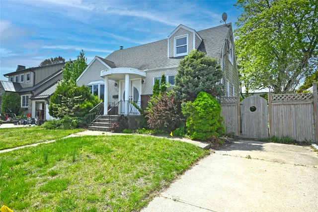 $779,000 | 2198 Willow Street, Wantagh, NY 11793