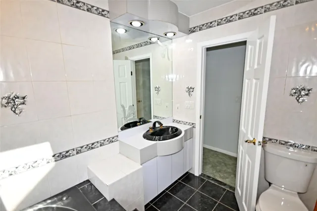 $779,000 | 2198 Willow Street, Wantagh, NY 11793