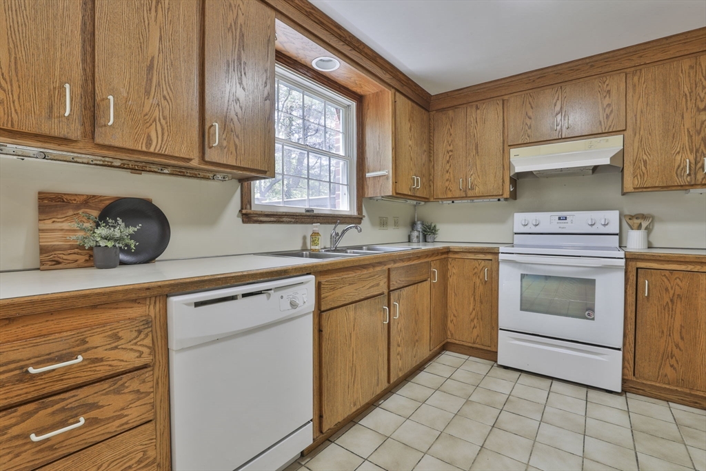 21 Westerly Street, Unit 3 Wellesley, MA 02482 - Photo 13 of 41