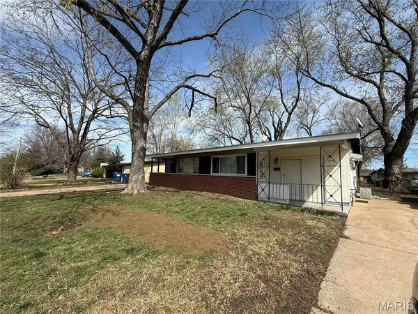$175,000 | 810 Loyola Drive, Florissant, MO 63031