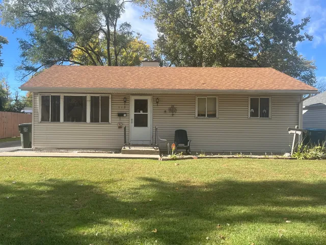 a front view of house with yard and swimming pool