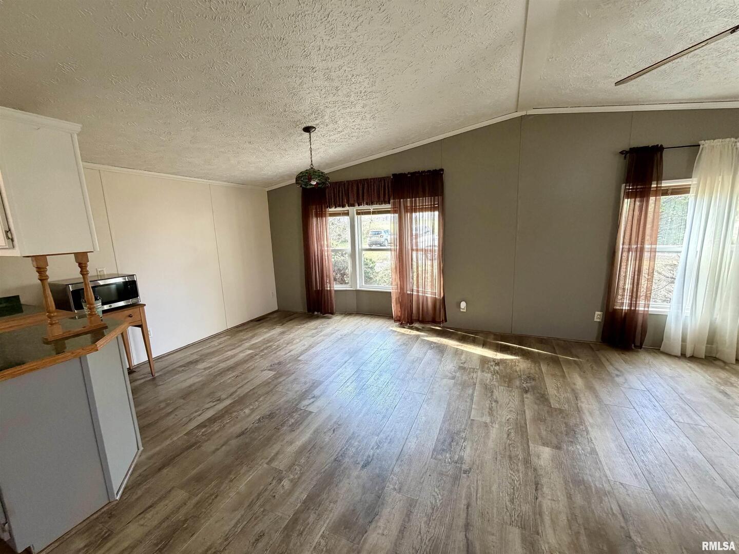 416 West Shirley Lane Richview, IL 62877 - Photo 4 of 17