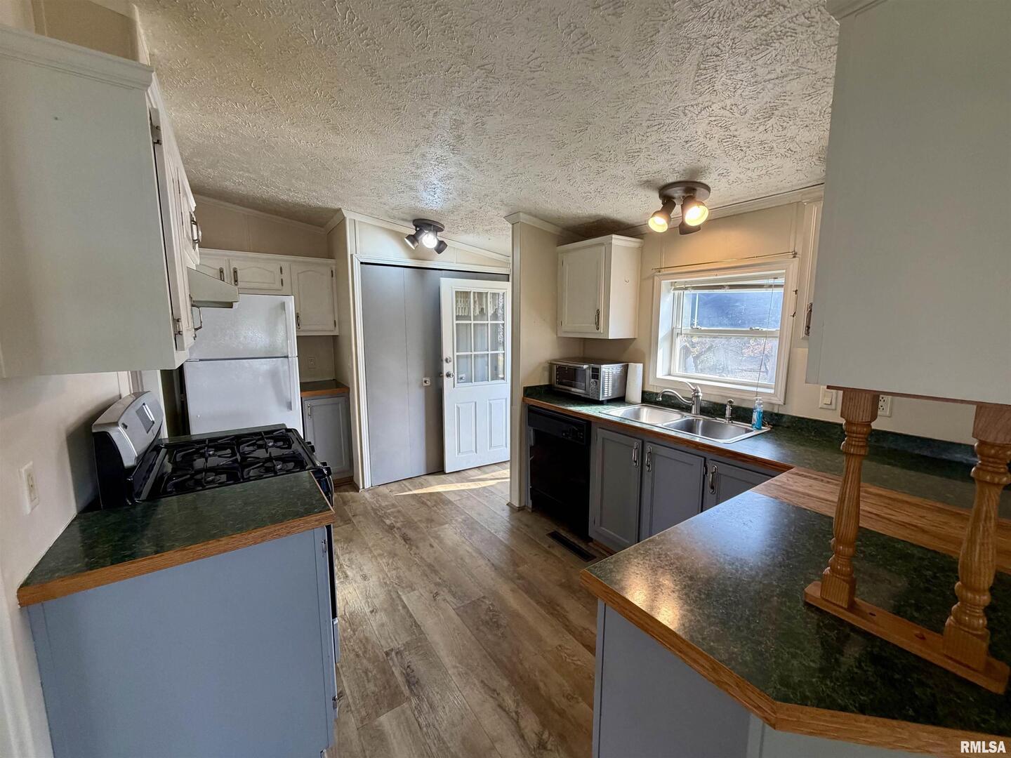 416 West Shirley Lane Richview, IL 62877 - Photo 8 of 17