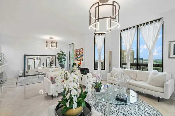 $8,950 | 701 South Olive Avenue, Unit 928, West Palm Beach, FL 33401