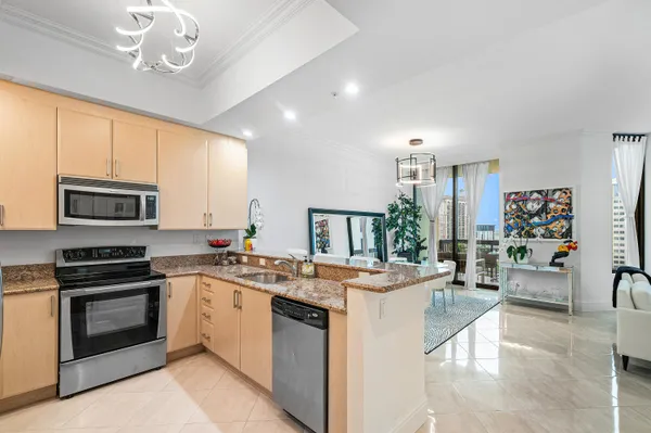 $8,950 | 701 South Olive Avenue, Unit 928, West Palm Beach, FL 33401