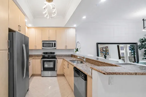 $8,950 | 701 South Olive Avenue, Unit 928, West Palm Beach, FL 33401