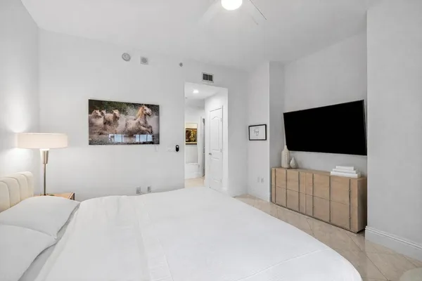 $8,950 | 701 South Olive Avenue, Unit 928, West Palm Beach, FL 33401
