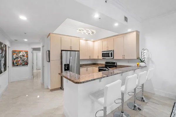 $8,950 | 701 South Olive Avenue, Unit 928, West Palm Beach, FL 33401
