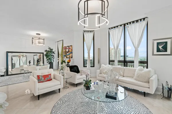 $8,950 | 701 South Olive Avenue, Unit 928, West Palm Beach, FL 33401