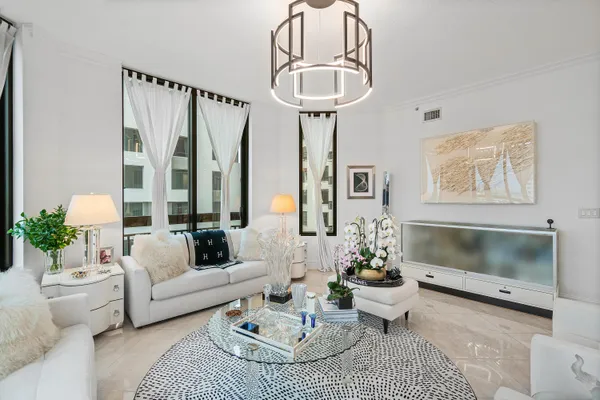 $8,950 | 701 South Olive Avenue, Unit 928, West Palm Beach, FL 33401