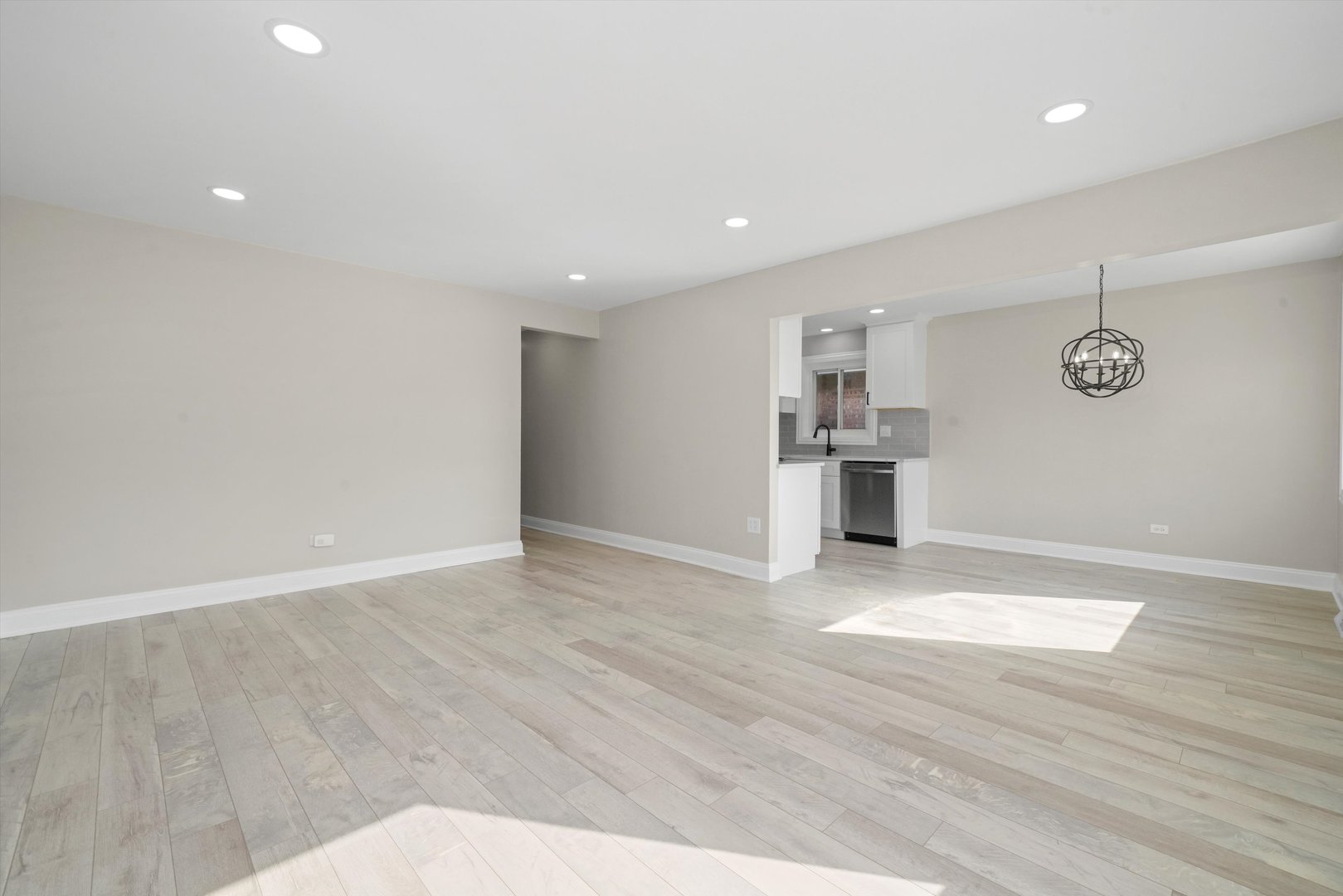 5206 State Road Burbank, IL 60459 - Photo 3 of 11 Gallery Image 3