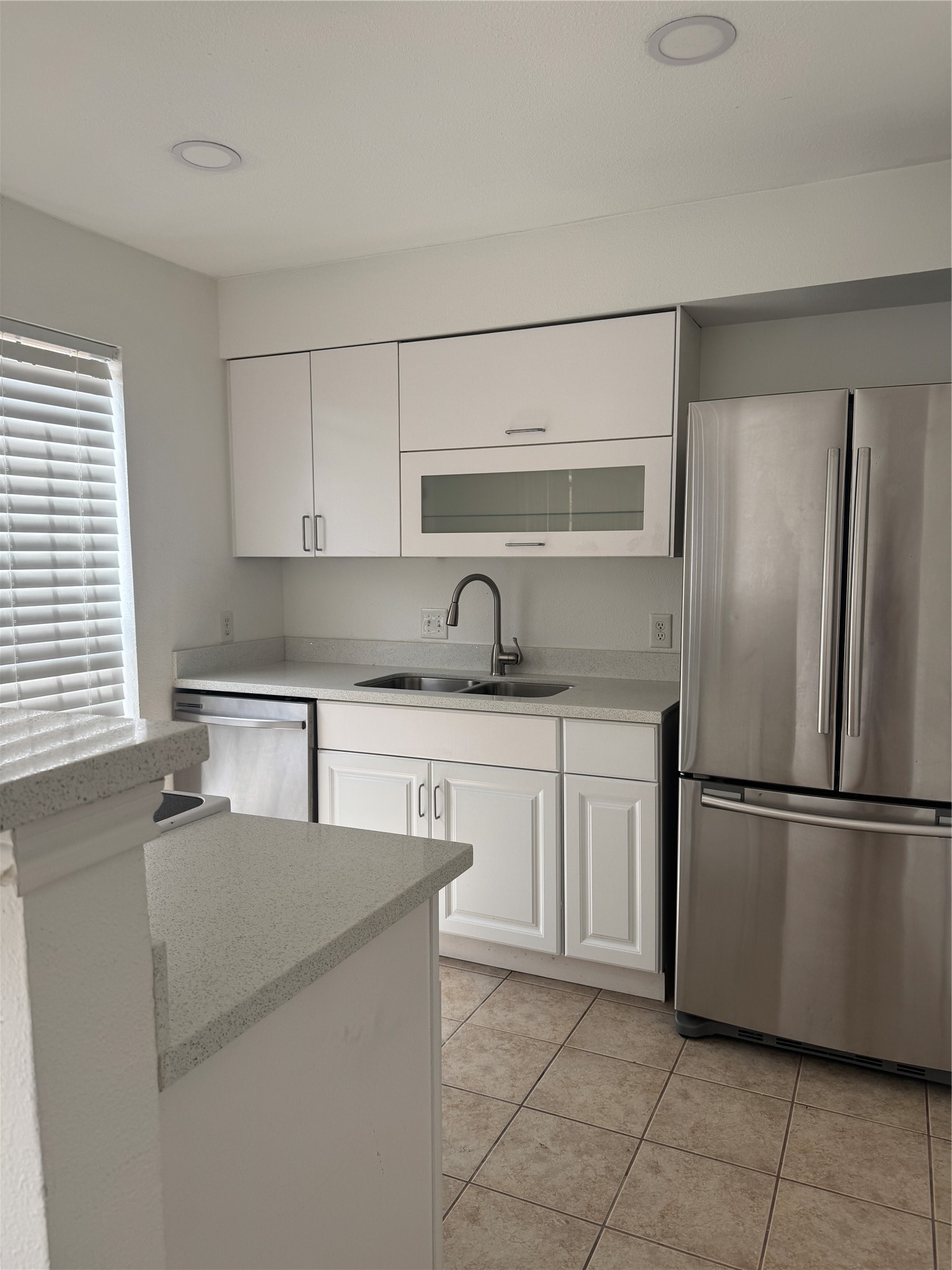 6645 Wanda Lane Houston, TX 77074 - Photo 3 of 27 Clean clean clean. Stainless appliances, new cabinets, and beautiful granite.