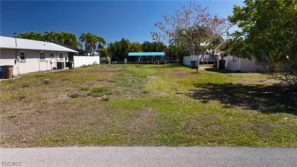 $175,900 | 2044 Aruba Avenue, Fort Myers, FL 33905