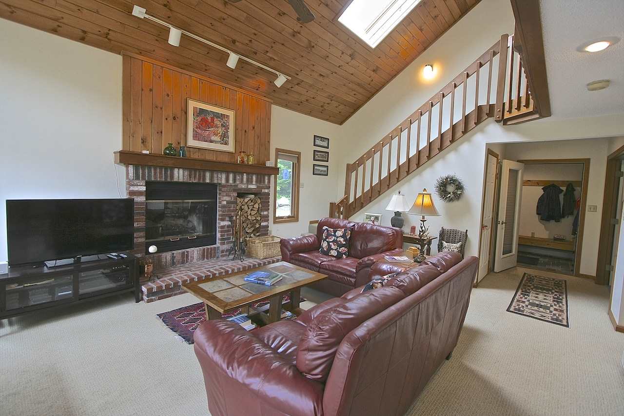 130 Hannah Loop, Unit 19 Carroll, NH 03595 - Photo 3 of 28 Gallery Image 3