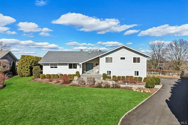 $1,979,000 | 17 Magnolia Drive, Greenwich, CT 06831