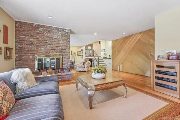 $1,979,000 | 17 Magnolia Drive, Greenwich, CT 06831