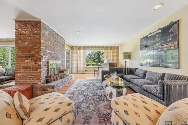 $1,979,000 | 17 Magnolia Drive, Greenwich, CT 06831