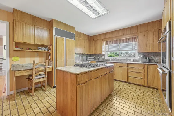 $1,979,000 | 17 Magnolia Drive, Greenwich, CT 06831