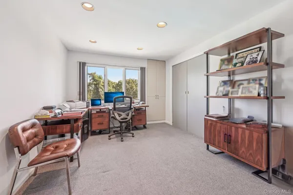 $1,979,000 | 17 Magnolia Drive, Greenwich, CT 06831