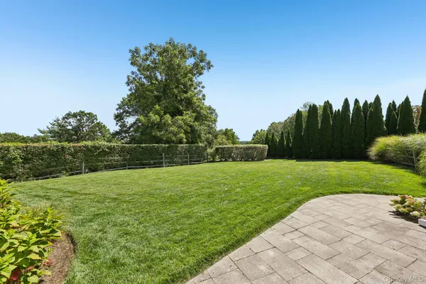 $1,979,000 | 17 Magnolia Drive, Greenwich, CT 06831