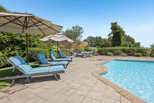 $1,979,000 | 17 Magnolia Drive, Greenwich, CT 06831