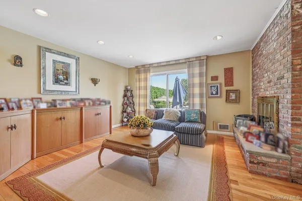 $1,979,000 | 17 Magnolia Drive, Greenwich, CT 06831