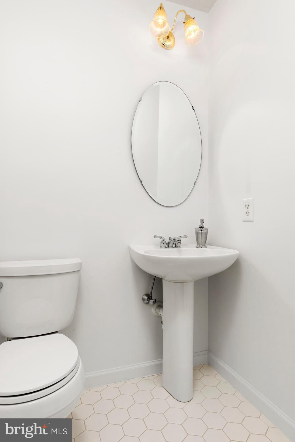 2544 Summers Ridge Drive Odenton, MD 21113 - Photo 12 of 30 Main level half bath