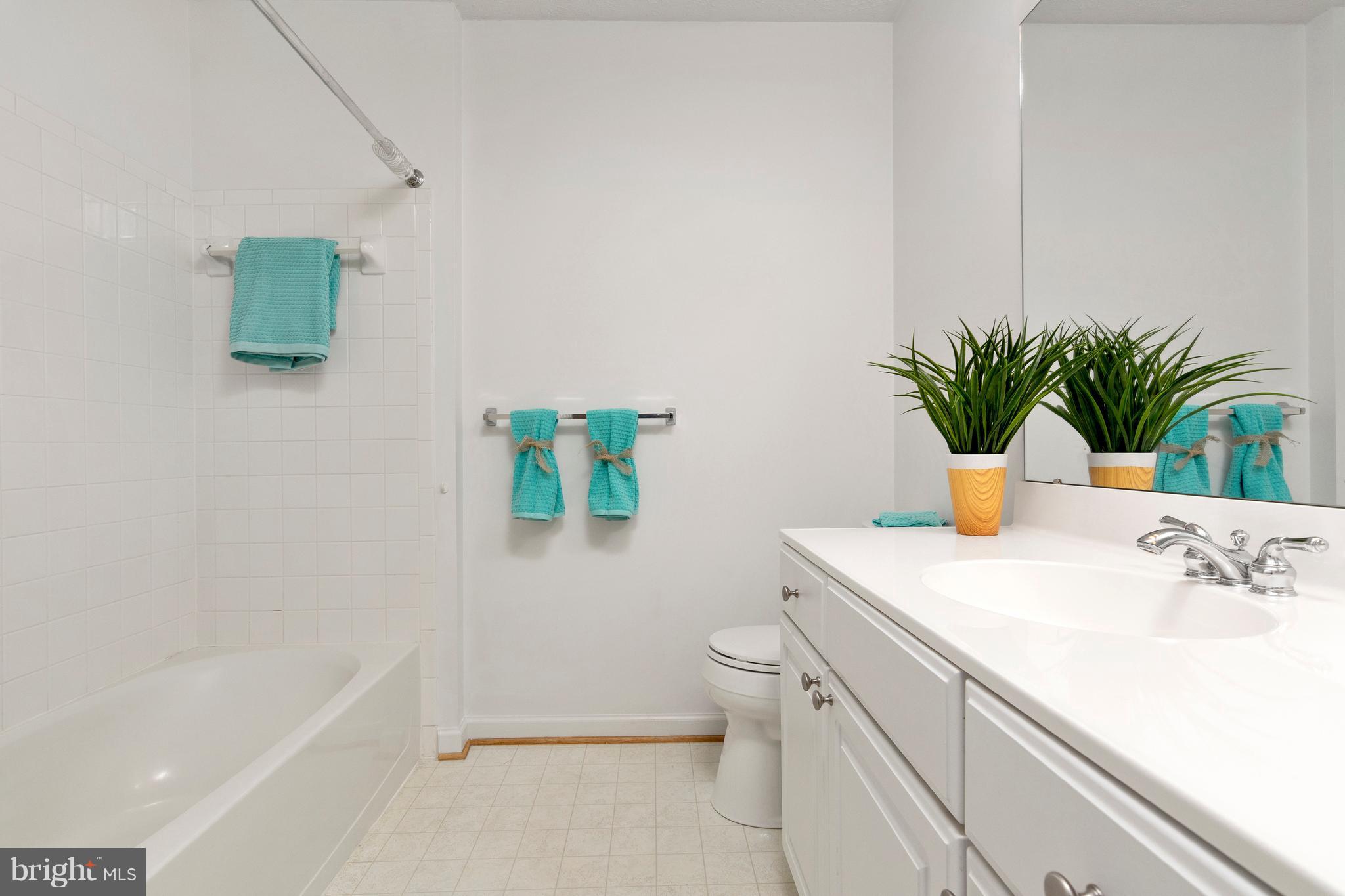 2544 Summers Ridge Drive Odenton, MD 21113 - Photo 13 of 30 upper level hall bath