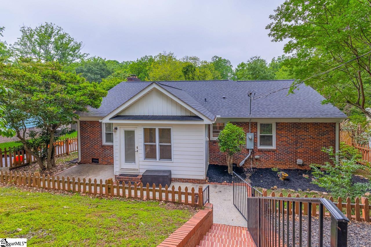 314 Chick Springs Road Greenville, SC 29609 - Photo 8 of 39 Gallery Image 8