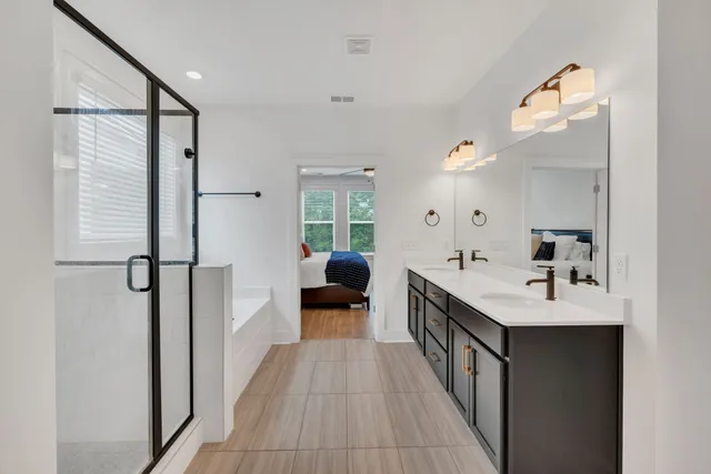 a en suite bathroom with a double vanity sink and mirror