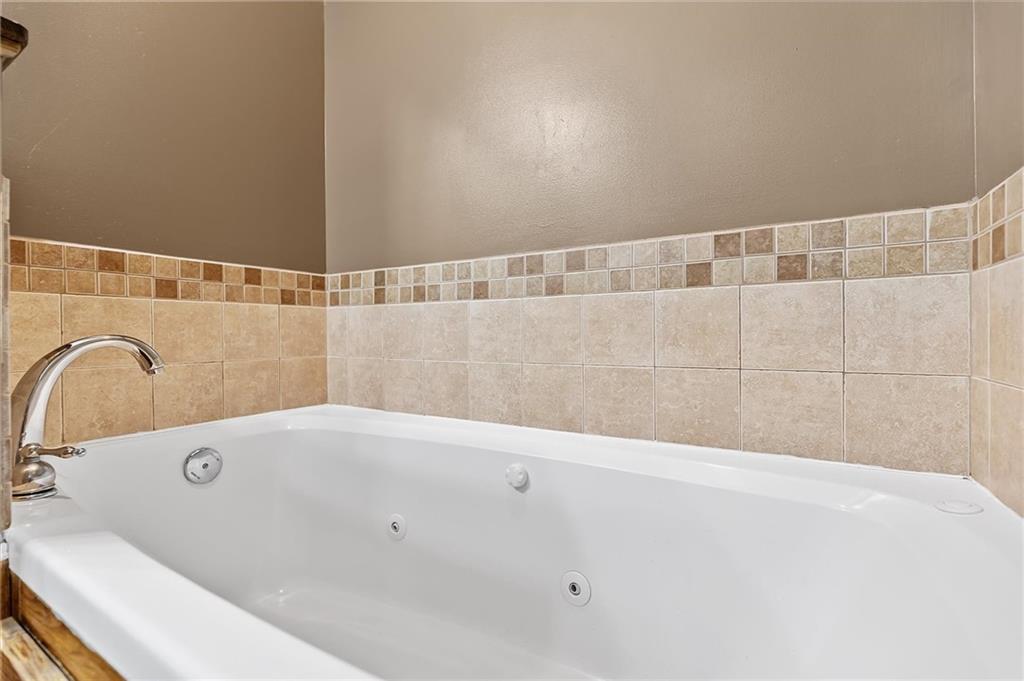 13451 North Garner Road Richmond, MO 64085 - Photo 17 of 40