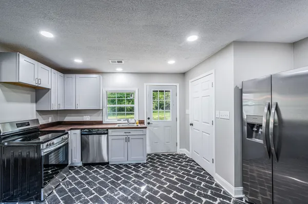 $230,000 | 204 Wilson Avenue, Auburn, KY 42206
