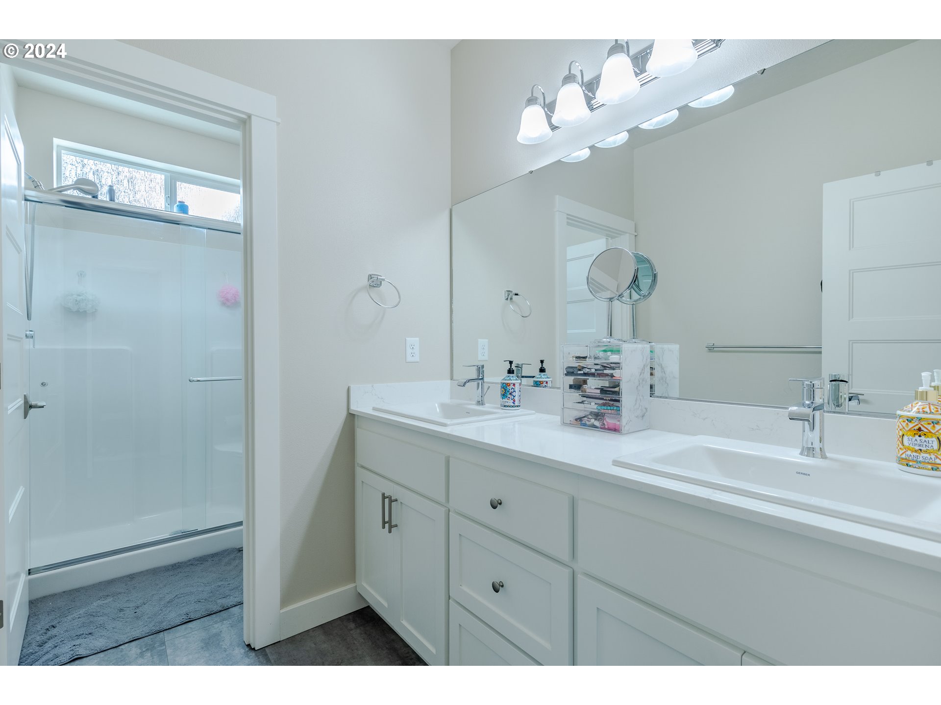 1044 West Olympic Street Springfield, OR 97477 - Photo 25 of 37 a bathroom with a sink vanity granite and a mirror