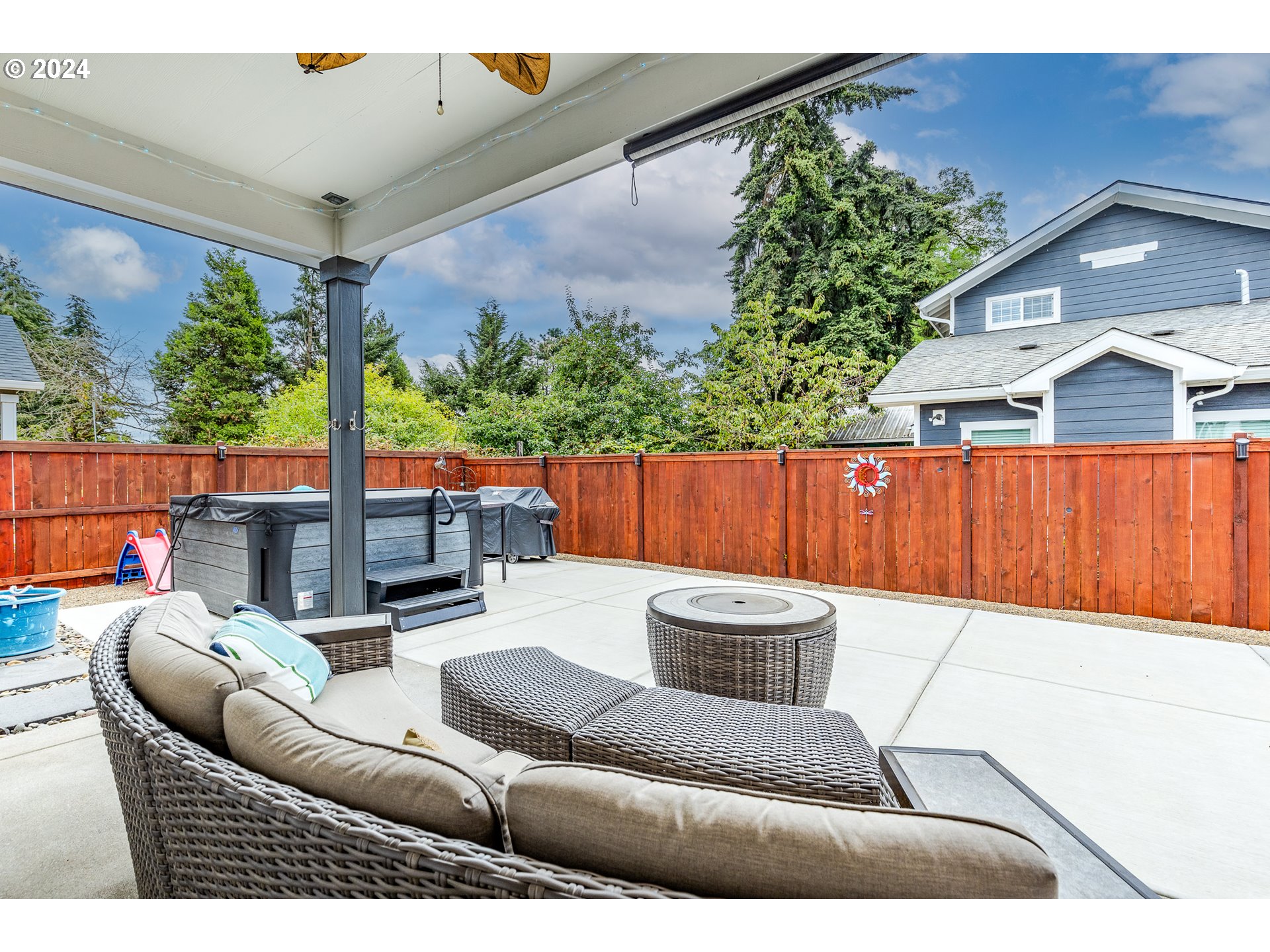 1044 West Olympic Street Springfield, OR 97477 - Photo 28 of 37 a outdoor living space with furniture and a potted plant
