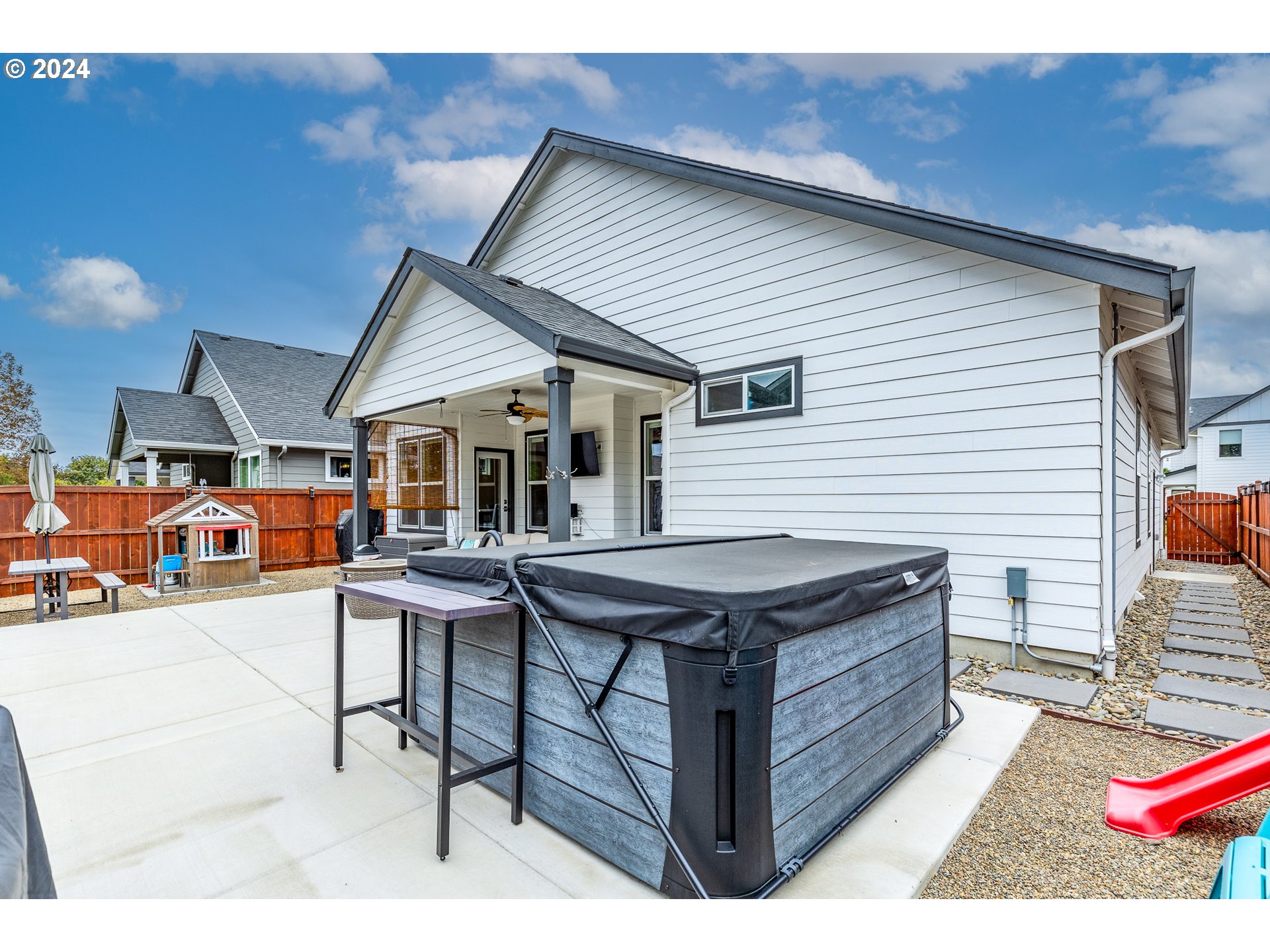 1044 West Olympic Street Springfield, OR 97477 - Photo 35 of 37 a dinning table and chairs in the patio