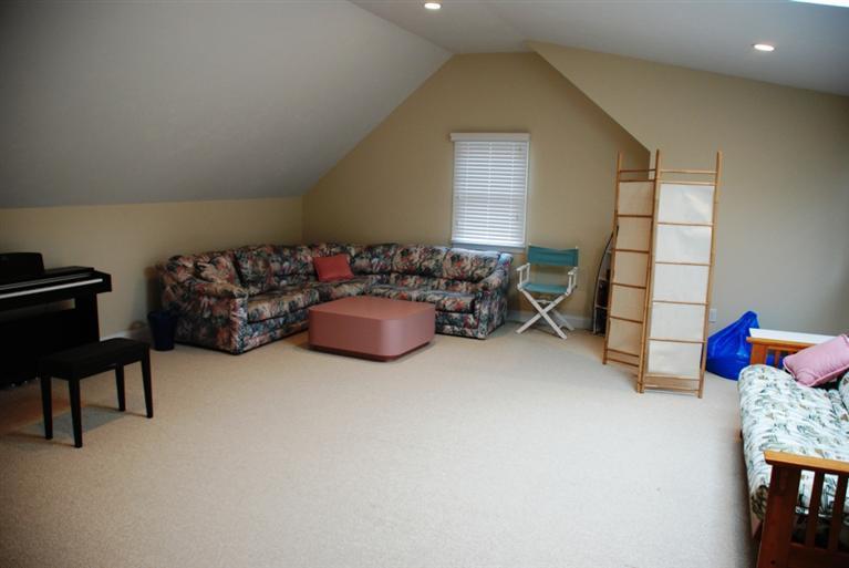 38 Bailey's Path Chatham, MA 02633 - Photo 13 of 20 a living room with furniture