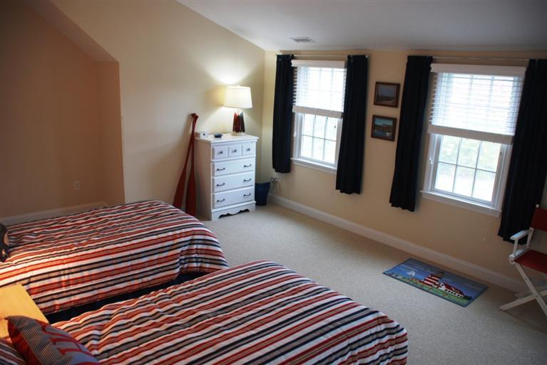 38 Bailey's Path Chatham, MA 02633 - Photo 18 of 20 a bedroom with bed and a window