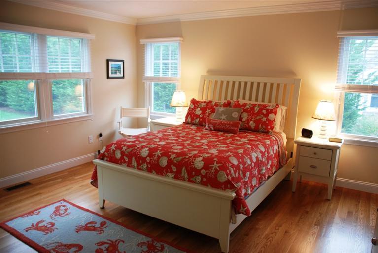 38 Bailey's Path Chatham, MA 02633 - Photo 8 of 20 a large bed sitting in a bedroom next to a window