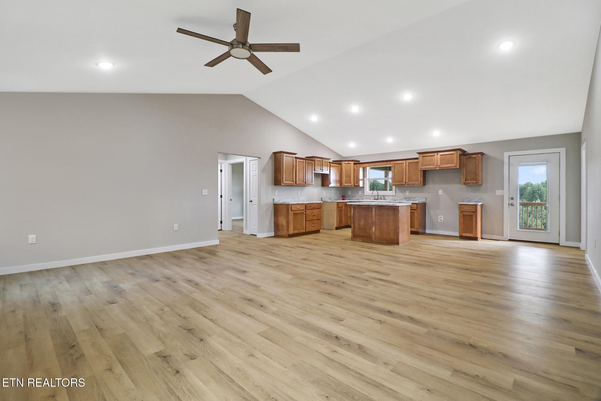 1081 Old Sunbright Road Jamestown, TN 38556 - Photo 11 of 28 Gallery Image 11