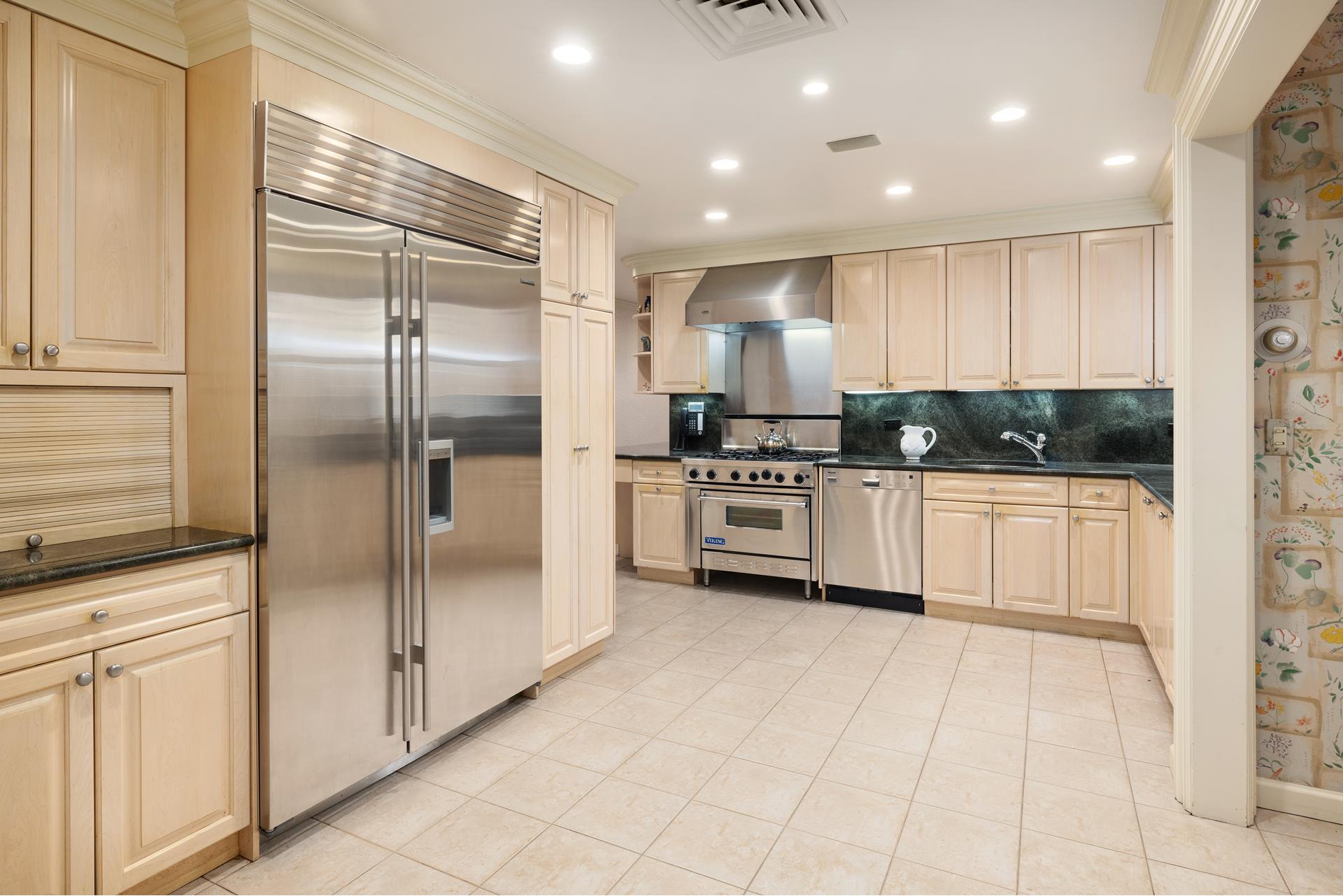 33 East 70th Street, Unit 7C Manhattan, NY 10021 - Photo 6 of 12