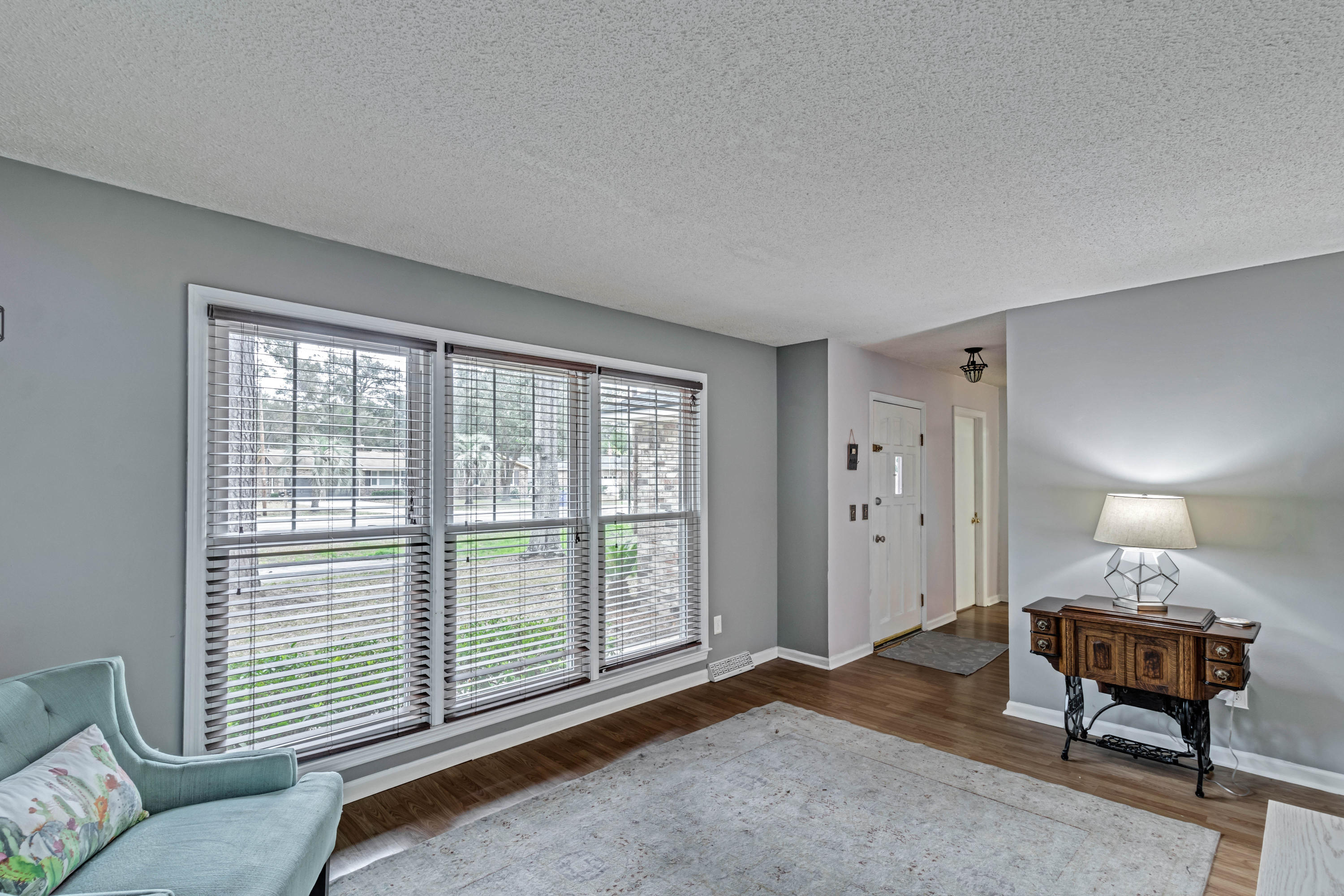 683 Harbor View Road Charleston, SC 29412 - Photo 5 of 31 27