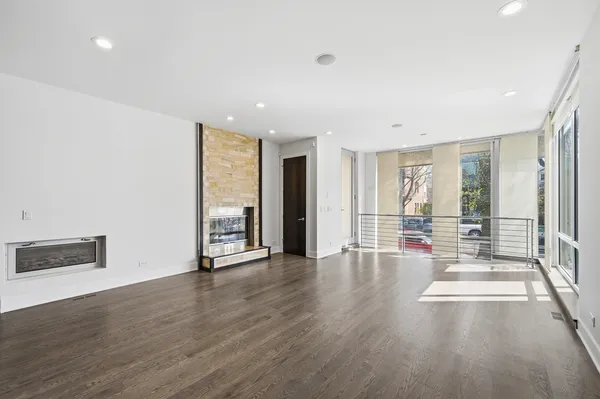 $1,729,999 | 2070 North Oakley Avenue, Chicago, IL 60647