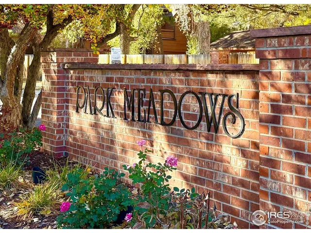 a view of entryway with outdoor space
