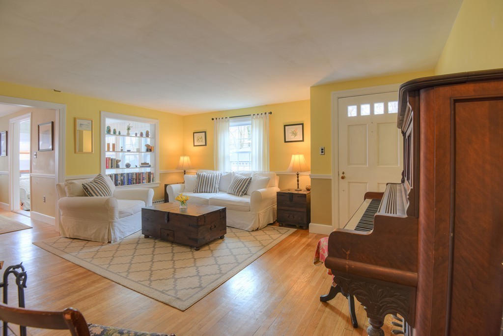 8 Margaret Road Hamilton, MA 01982 - Photo 4 of 30