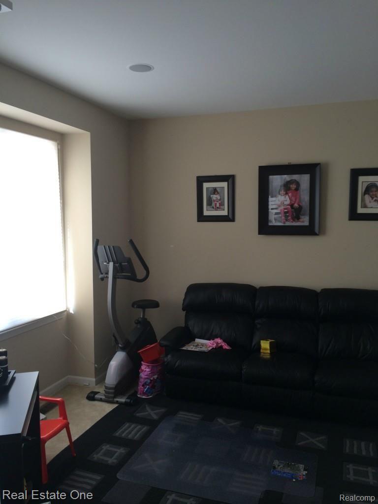 3687 Connors Drive Rochester, MI 48307 - Photo 2 of 30 IMG_0151.jpg