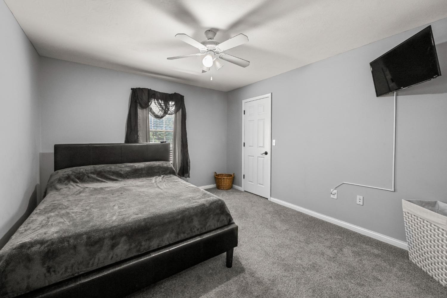 24620 Tree Top Drive Sunman, IN 47041 - Photo 29 of 37 3rd Bedroom Level 1