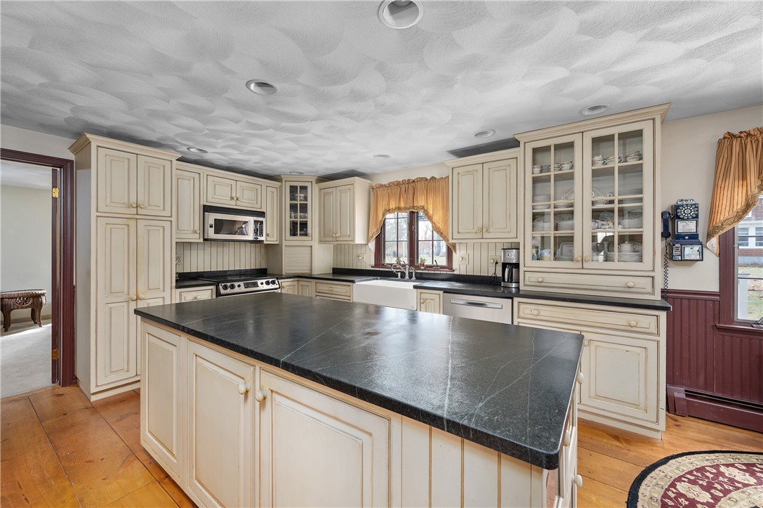 4 Old Forge Road Cumberland, RI 02864 - Photo 12 of 43 Island is black soapstone